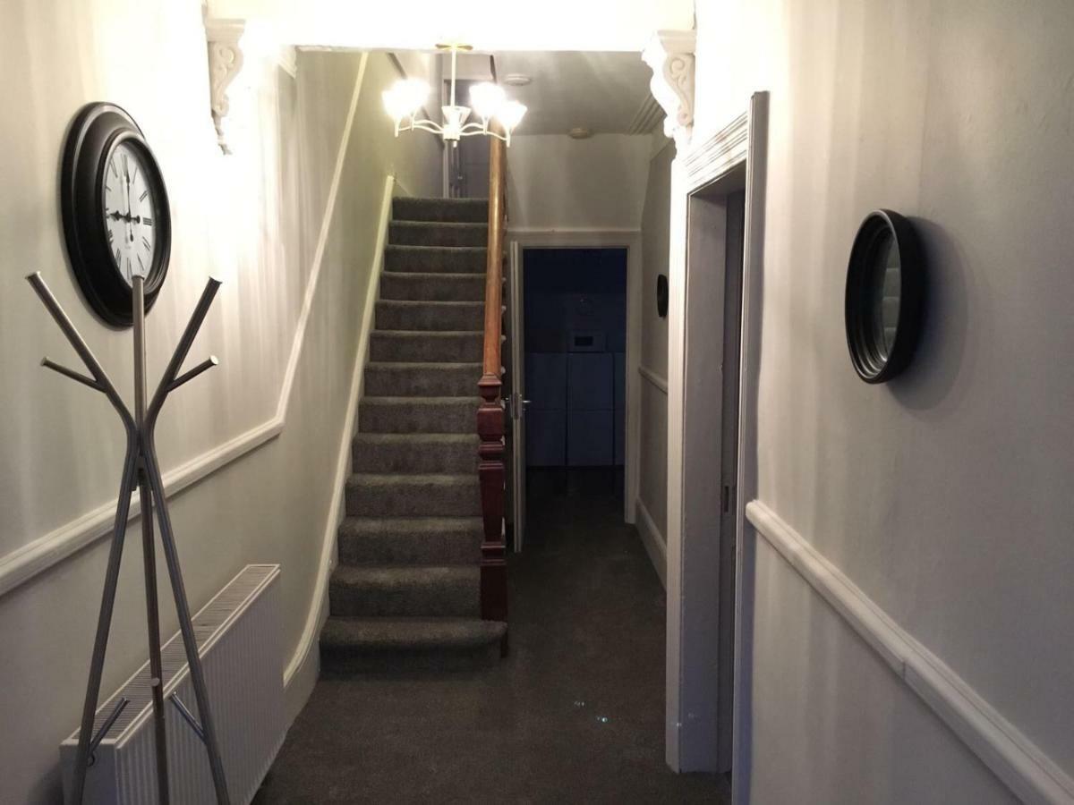 @33 Fab Townhouse Villa Holyhead Dış mekan fotoğraf