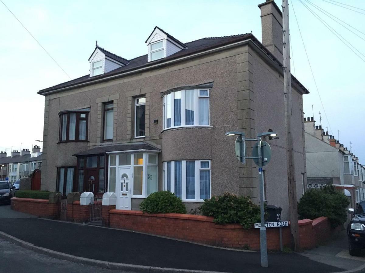 @33 Fab Townhouse Villa Holyhead Dış mekan fotoğraf