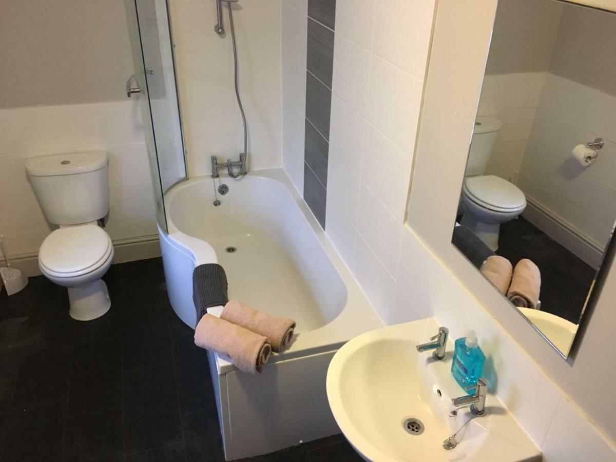 @33 Fab Townhouse Villa Holyhead Dış mekan fotoğraf